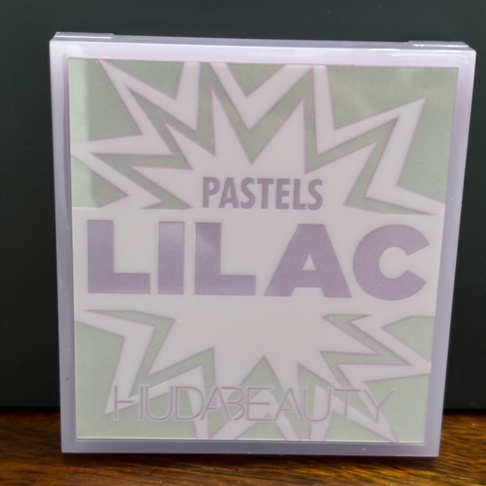 Huda Beauty Pastels Lilac Eyeshadow Palette